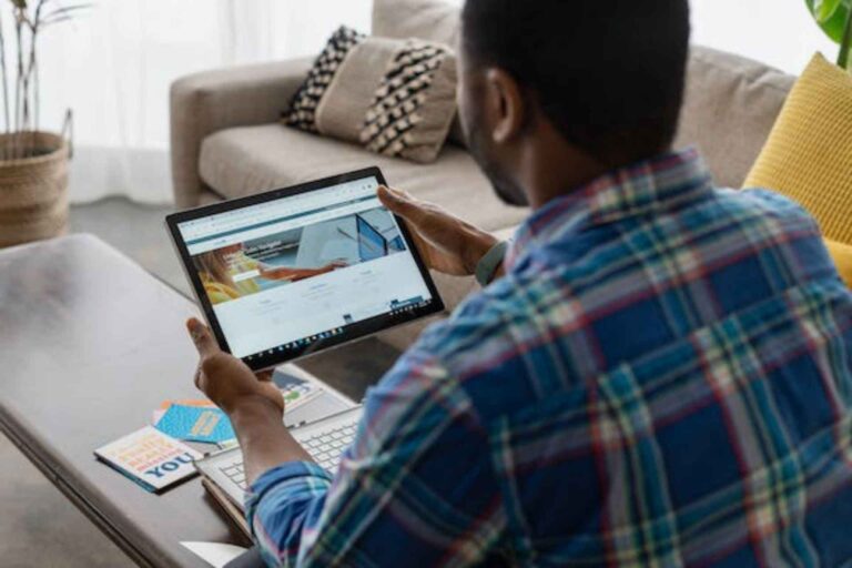 How-To-Use-Linkedin-Effectively-For-Job-Search-3-methods-upperclasscareer-featured