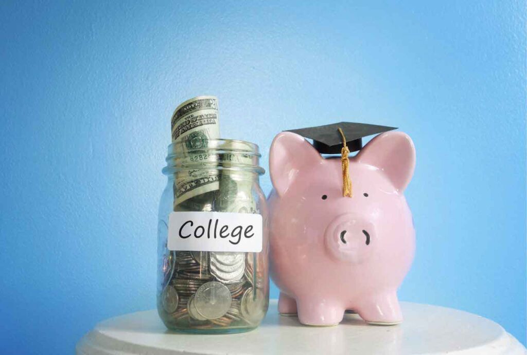 Is-a-College-Degree-Worth-It-in-2024-challenges-expenses