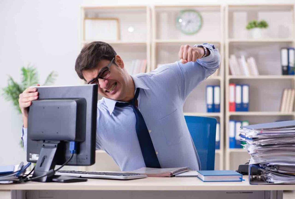 What-to-Do-When-You-are-Stuck-in-a-Job-You-Hate-angry-employee