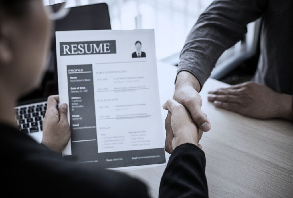 Consider-Lying-on-Your-Resume-Read-This-to-Avoid-Costly-Mistakes-featured