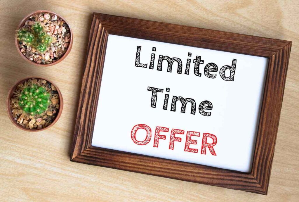 7-Cognitive-Biases-That-Are-Making-You-Spend-More-Money-Every-Day-scarcity